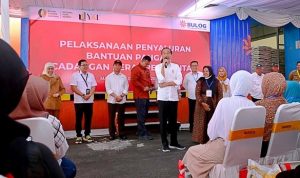 Bagikan Bantuan Pangan CBP, Presiden Jokowi: “Jika APBN Cukup Akan Dilanjutkan”