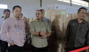 --- 11---1- Penjabat Walikota Dr.Chela Melakukan Monitoring Sebaran Logistik Pemilu Tahun 2024 di Kota Tasikmalaya