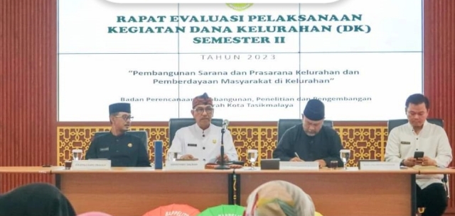 Sekda Kota Tasikmalaya Membuka Rapat Evaluasi Pelaksanaan Kegiatan Dana Kelurahan (DK) Semester II Tahun 2023