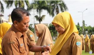 Apel Pagi Dirangkaikan Dengan Penyerahan dan Penyematan PIN Orang Tua Asuh Anak Stunting di Kota Tasikmalaya