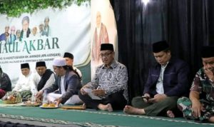 ---- 1 Sekda Kota Tasikmalaya Hadiri Acara Silaturahmi dan Haul Akbar Pondok Pesantren Hidayatul Ulum Awipari