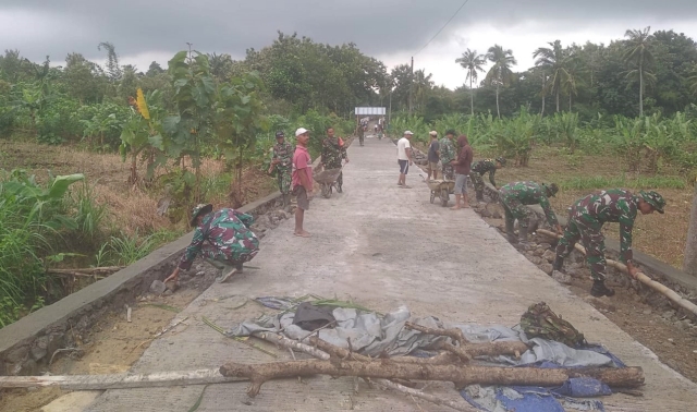 Jelang Penutupan, Satgas TMMD Sengkuyung Laksanakan Finishing