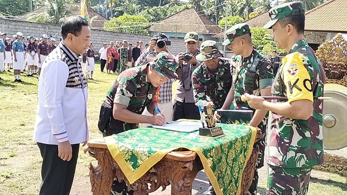 Panglima Kodam IX/Udayana Secara Resmi Menutup Program TMMD Ke-119 Kodim 1623/Karangasem