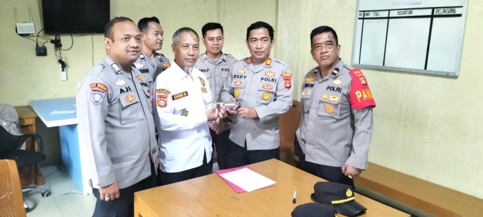 Dukung Ops Pekat Musi 2024, Pokdarkamtibmas OKI Serahkan Senpira ke Polres