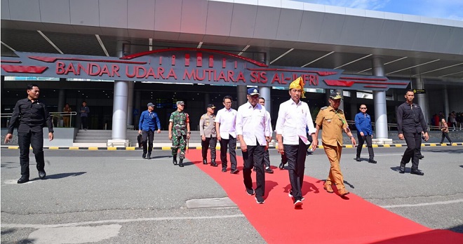 Presiden Jokowi Resmikan Rekonstruksi Bandara Mutiara SIS Al-Jufri dan Tiga Bandara Lainnya