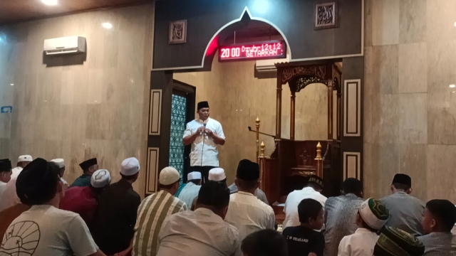 Tarawih Perdana Bulan Suci Ramadhan, Danrem 132/Tdl : Perbanyak Shodaqoh Dan Tingkatkan Iman Serta Taqwa di Bulan Yang Penuh Barokah