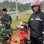 Berbagi Kebahagiaan di Bulan Suci Ramadhan, Satgas Yonif 122/TS bagikan Takjil Kepada Masyarakat