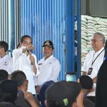 Presiden Jokowi Ungkap Tantangan Pangan Nasional Saat Serahkan Bantuan Pangan di Labuhanbatu