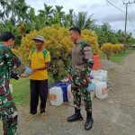 Minggu Kasih Satgas Yonif 122/TS Bagikan Makanan Kepada Masyarakat Binaan Pos