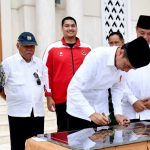 Presiden Jokowi Shalat Jum’at dan Resmikan Masjid Agung Madaniyah di Karanganyar