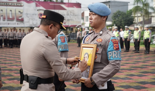 Kapolres Tasikmalaya Kota Pimpin Upacara  Korps Raport Kenaikan Pangkat Pengabdian dan PTDH Anggota Kasus Narkoba