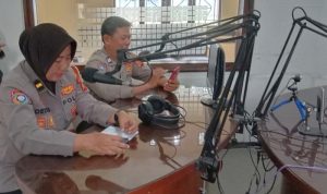 Satbinmas Polres Tasikmalaya Kota, Sosialisasi Rekrutmen Polri Melalui Talk Show di Radio Purnama FM