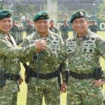 Pangkostrad Pimpin Sertijab Pangdivif 2 Kostrad Dari Mayjen TNI Haryanto Kepada Mayjen TNI Anton Yuliantoro