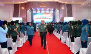 ----- 1 Panglima TNI Pimpin Apel Bersama Wanita TNI Tahun 2024
