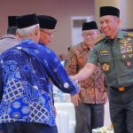 Maju Pilkada 2024, Putra Daerah OKI Muchendi Mahzareki Serahkan Formulir Pendaftaran Bacalon Bupati di DPC Golkar