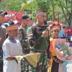 Dirgahayu Kabupaten Keerom ke-21, Personel Satgas Yonif 122/TS Tampilkan Kemampuan Prajurit Dengan Bhakti Sosial Dan Sosialisasi Rekrutmen TNI