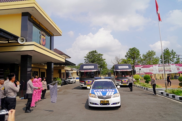 Dua Bus Mudik GRATIS Polres Tasikmalaya Kota, Berangkatkan  110 Warga Tujuan Yogya - Solo