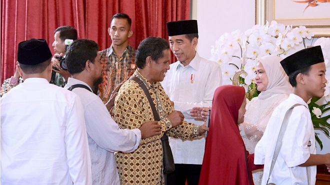 Momen Kebersamaan Presiden Jokowi dan Masyarakat pada Idulfitri 1445 Hijriah