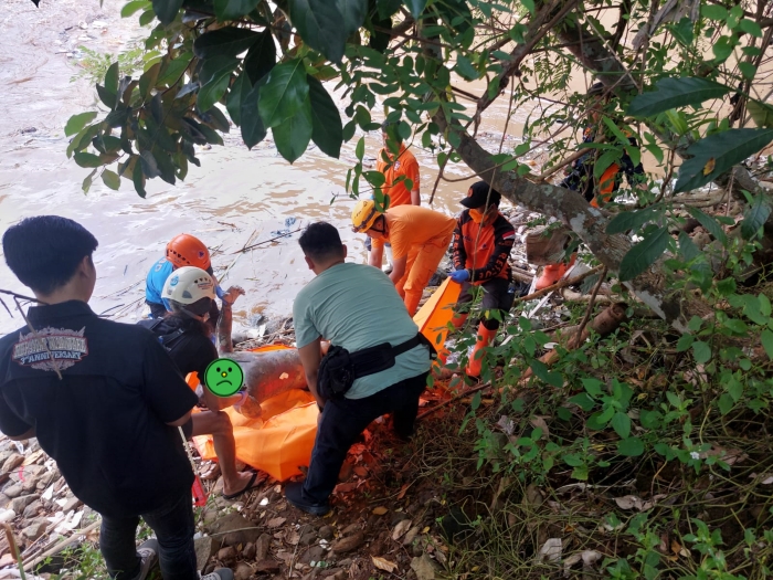 Mayat Pria Ditemukan Mengambang di Sungai Citanduy,Polres Tasikmalaya Kota Lakukan Penyelidikan