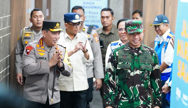 Panglima TNI Laksanakan Pemantauan Arus Mudik di GT. Cikampek Utama