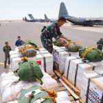 Pesawat Hercules TNI AU C 130 J (A-1340) Sukses Terjunkan Bantuan Indonesia di Gaza