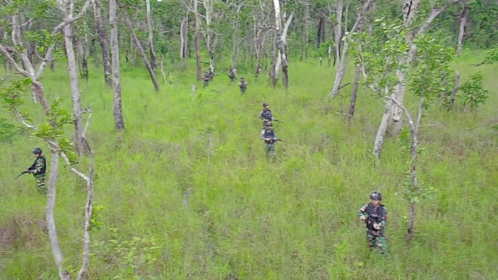 Memantau Situasi Guna Ciptakan Kondusifitas, Satgas Pamtas Yonif 726/Tml Laksanakan Patroli Keamanan Di Wilayah Perbatasan RI-PNG