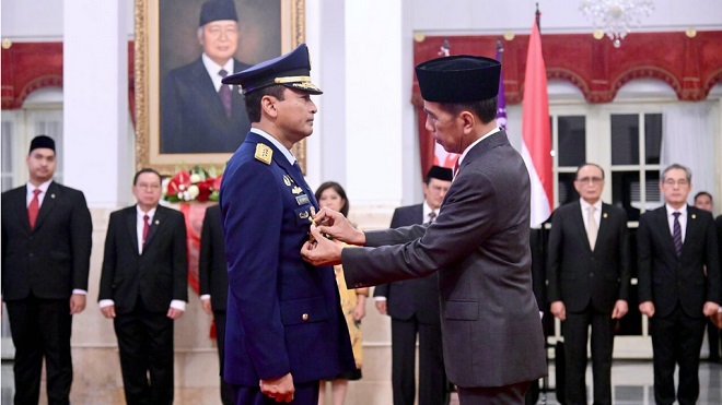 Presiden Jokowi Lantik M. Tonny Harjono sebagai KSAU di Istana Negara