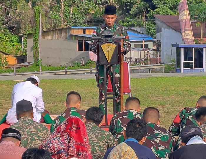 Satgas Pamtas RI-Malaysia Yonarmed 16/TK Bersama Masyarakat Laksanakan Sholat Idul Fitri 1445 H/2024