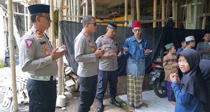 Bakti Sosial Kapolres Tasikmalaya Kota  Berikan Santunan ke Yayasan Nurul Millah Tawang