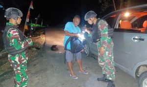 Ciptakan Rasa Aman, Satgas Pamtas Statis RI-PNG Yonif 122/TS Laksanakan Pemeriksaan Malam Hari di Jalur Lintas Jayapura-Wamena