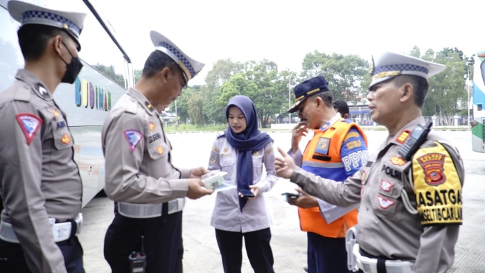 Sebanyak 15 Bus Dicek dalam Kegiatan Ramp Check oleh Sat Lantas Polres Banjar dan Dishub Kota Banjar