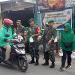 Pada  Penghujung Bulan Suci Ramadhan Tidak Menyurutkan Semangat Koramil 01/Kokonao Berbagi Takjil Kepada Masyarakat