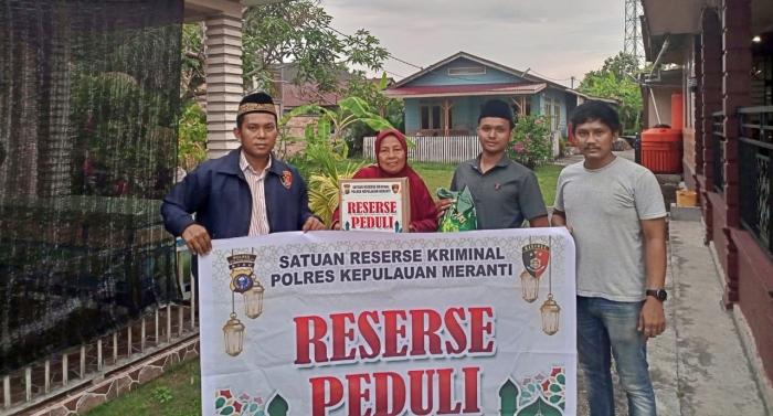 Bertajuk Reserse Peduli, Sat Reskrim Polres Kepulauan Meranti Bagikan Bansos