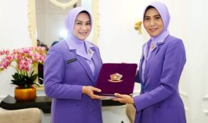Ketum IKKT Pimpin Serah Terima Jabatan Ketua IKKT PWA Cabang BS XII Kogabwilhan II