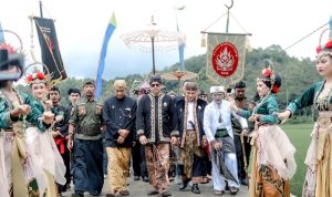 Kirab Mahkota Binokasih, “Identitas Orang Sunda” di Nusa Pakel Situ Panjalu