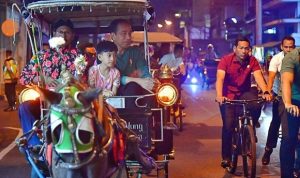 Momen Presiden Jokowi Ajak Cucunya Berkeliling Malioboro Naik Andong