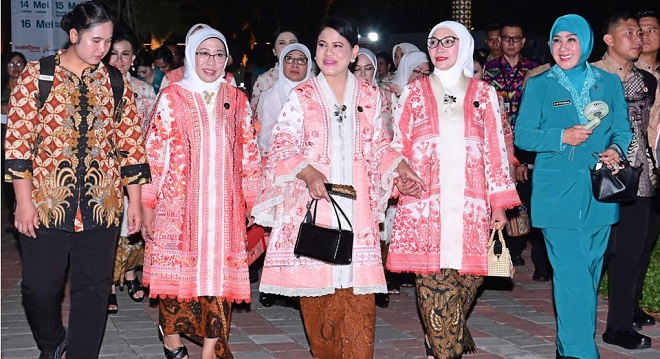 Ibu Iriana Jokowi  Hadiri Puncak Peringatan HKG PKK Ke-52 di Kota Surakarta