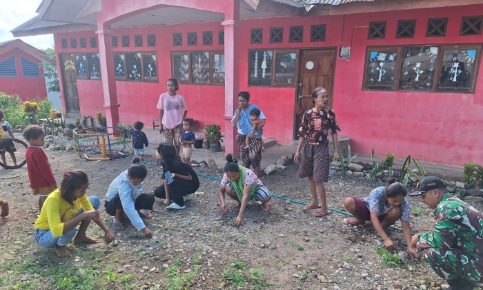 Pos Baen Satgas Yonkav 6/Naga Karimata Laksanakan Gotong Royong Bersihkan PAUD