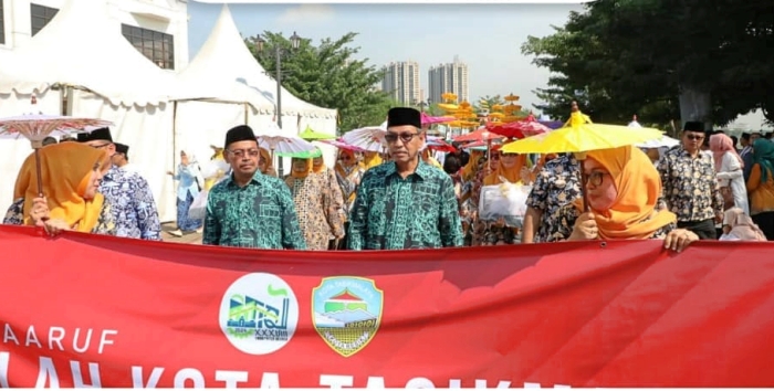 Sekda Kota Tasikmalaya Ikuti Pawai Ta'aruf MTQ Ke-38 Tingkat Provinsi Jawa Barat Tahun 2024