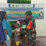 Peran Aktif Babinsa Koramil Agimuga Dampingi Pelayanan Pekan Imunisasi Nasional (PIN) Polio di Desa Binaan