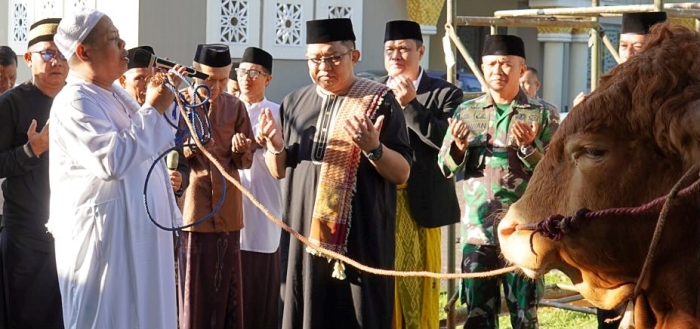 Bupati Ade Sugianto  Laksanakan Shalat Idul Adha 1445 H. Tingkat Kab. Tasikmalaya