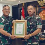 Panglima TNI Terima Pin Gajah Mada, Sebagai Simbol Warga Kehormatan Puspomad