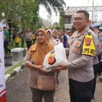 Sambut Hari Bhayangkara, Polres Tasikmalaya Kota Bagikan Paket Sembako dan Pemeriksaan Kesehatan Gratis Untuk Warga Sekitar Aspol Bojong