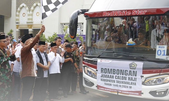 Bupati Ade Sugianto Hadiri Pelepasan Jemaah Calon Haji Kabupaten Tasikmalaya Kloter 45