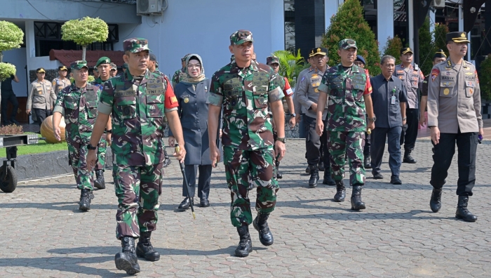 Pangdam IV/Diponegoro Tinjau Langsung Latihan Penanggulangan Konflik Sosial (PKS) di Wilayah Kodim 0726/Sukoharjo