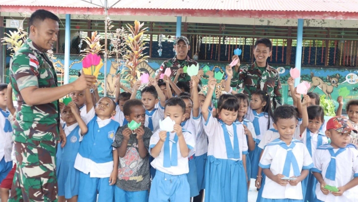 Satgas Yonif 122/TS Berpartisipasi Meriahkan HUT Ke-28 Dan Wisuda Akbar TK Yagama Pir IV Papua