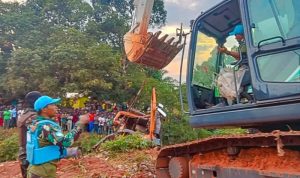 Aksi Heroik Personel Satgas Kizi TNI Konga XXXVII-J Minusca Car Evakuasi Truk  Terguling Kedalam Jurang 8 Meter