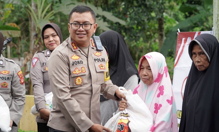 Ratusan Paket Sembako Dibagikan Kapolres Tasikmalaya Kota, Dalam Rangka Hari Bhayangkara Ke 78