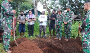 Prajurit Si'mbisa Bantu Proses Pemakaman Jenazah Warga di Wilayah Assue Papua Selatan