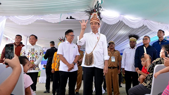 Presiden Jokowi dan Ibu Iriana Tinjau Pemberian Vaksin Polio di Jayapura